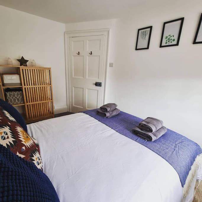 Eldon Row - Stylish Character Apartments - Central Location 1 & 2 Bed Available Dolgellau Exterior foto